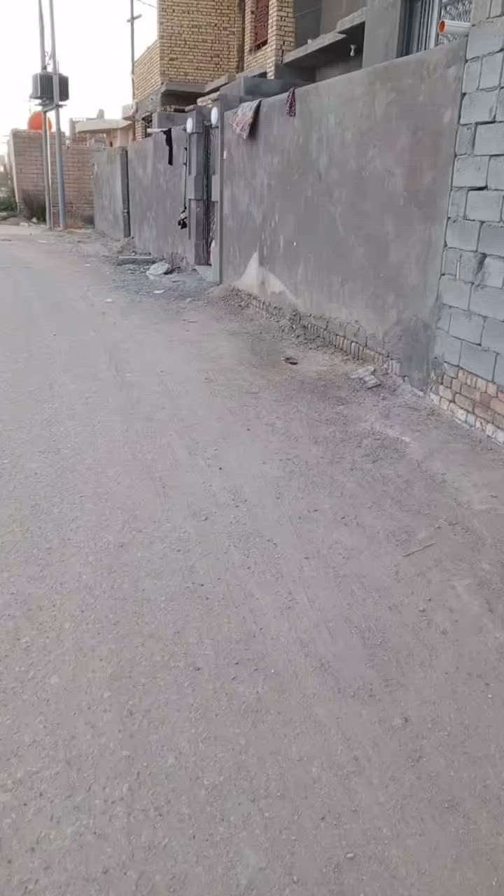 بيت زراعي للبيع نزلت ال صحن مقابيل حي الجوادين عمود 46 شارع التبليط عوزه تشطيب لبخ ومخمر وسراميك وعكادة دوانيه وبيتونه بي غرفا ملبوخا كاعيته صبابا ماي ومجاري وكهرباء ومولد بيتي مساحة 92 متر 26 وبي مجال ***********
