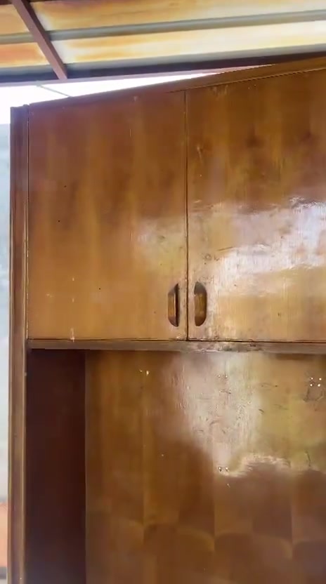 مكلف بالنشر .
غرفة اخشاب صاحبها غير متواجد عالفيس 
الغرفة نجارة محلية (تسگام )
للاستفسار الاتصال على الرقم ***********
