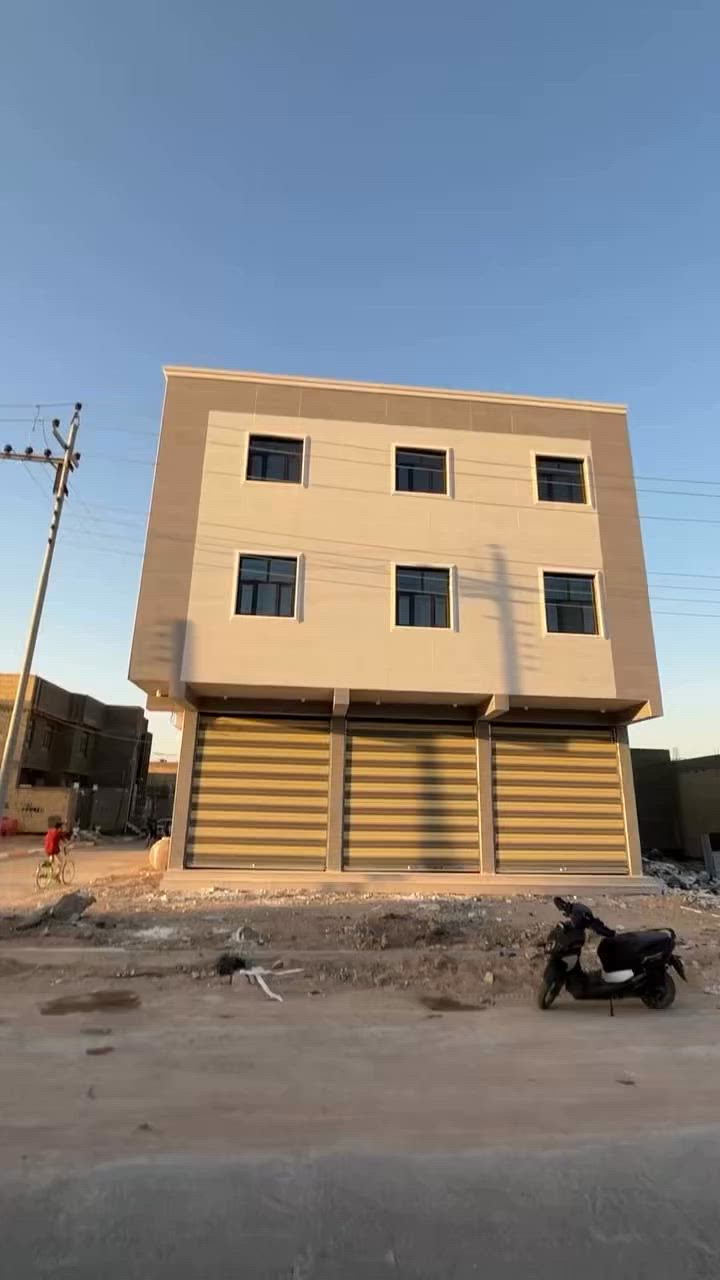 � بناية تجارية استثمارية للبيع

📍 مساحة: 260 متر مربع
🏗️ مدة الاستثمار: 25 سنة

🔹 تتكون من:

* 4 شقق سكنية
* قاعة كبيرة
* محل تجاري

🔹 المميزات:

* منظومة إطفاء حريق متكاملة
* محولة كهربائية
* درج طوارئ
* واجهة سيراميك حجري درجة أولى
* بناء جاهز وكامل ومؤهل للاستثمار

📞 للاستفسار والمعاينة:
***********

فرصة مميزة للمستثمرين وأصحاب المشاريع التجارية#عقارات #السماوه_مدينتي🇮🇶❤️ #العراق_السعودية_قطر_الامارات_الكويت_البحرين_اليمن_الخليج_سوريا_مصر_لبنان_الجزائر_تونس_المغرب_قطر_دبي #السماوه #بغداد_العراق
