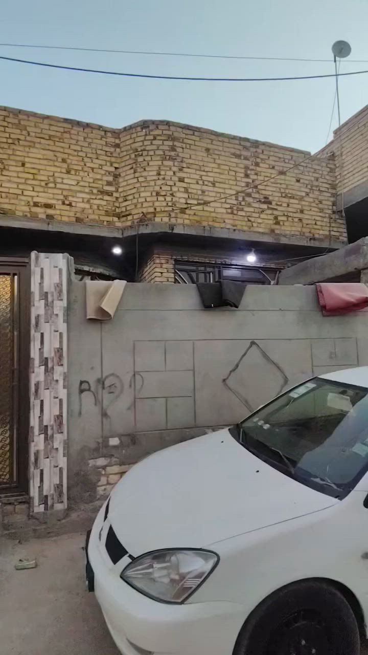 يالله اللهم صلي على محمد وال محمد بيت للبيع مساحته ٢٠٠ متر سند ٢٥ تفاصيل أكثر داخل الفيديو العنوان كربلاء طويريج خلف الطابو للاستفسار *********** عقارات تاج القمه شارع أربعين مقابيل الطابو
