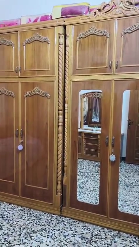 السلام عليكم غرفه اخشاب تسكام عراقي  صاج وجه وكفه شغل درجه اولى ام الست بيبان طابقين  مع زاويه بابين شرط صاج عراقي المكن حي الميلاد السعر مليون وسبعميه وخمسين 
***********
