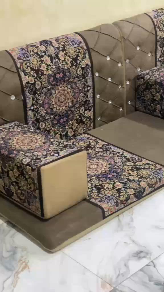جلسه عربيه كلش جديده استعمال كلش قليل
سعره 400 
طوله 7 امتار
 نضافه 100/100
العنوان كربلاء 
الاستفسار ***********
