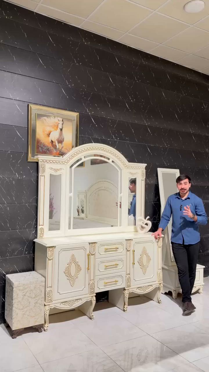 موديل جديد ضمن وجبه الدرجه الأولى 

موديل (. أوبال   )جاهز للحجز والتوصيل المباشر

ضمن وجبة الاصباغ البوية

السعر  الحالي  التخفيض مليونين و800 الف فقط

غرفة 6 ابواب طابقين ملحق داخلي

تتكون من 11 قطع

وجه الكنتور يكون." 16 ملم   MDF      
داخل الكنتور صاج طبيعي 4 ملم 

ظهر الكنتور جرجوبة براغي 

القاعدة الارضية للكنتور بلوك بورد

ارتفاع الكنتور مترتين و60 سم 

عرض الكنتور مع زاويه الملابس 4 امتار و65 سم 

السرير طبقة بلوك بورد

السعر / مليونين و800 الف  فقط

خدمة التوصيل والشد  مجاناً لجميع محافظات العراق 

العنوان / بغداد الجديدة قرب البريد 

***********

***********
