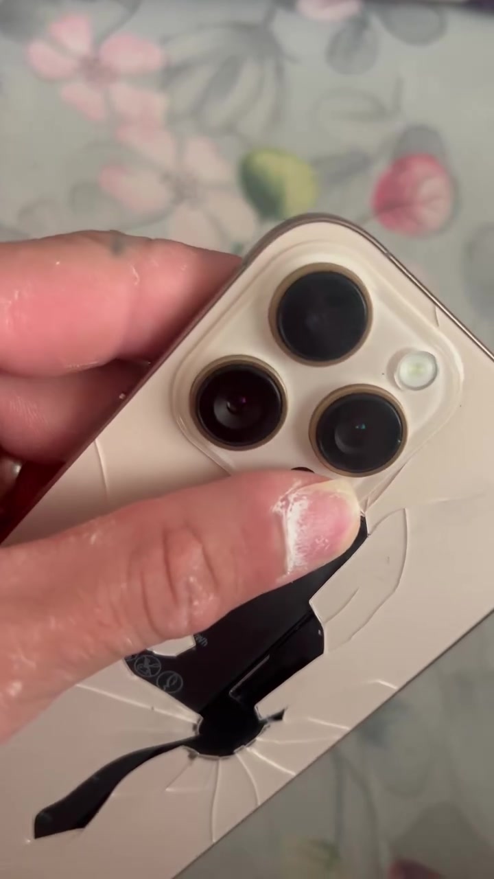 أسلام عليكم هاي الموبيلات للبيع مذكور كلشي بل فيديو سعر الكس ماكس ١١٠ قفل وال ١٦ برو ماكس قيم وخذ وال شراي علوه يدك عل رقم ‭***********‬
