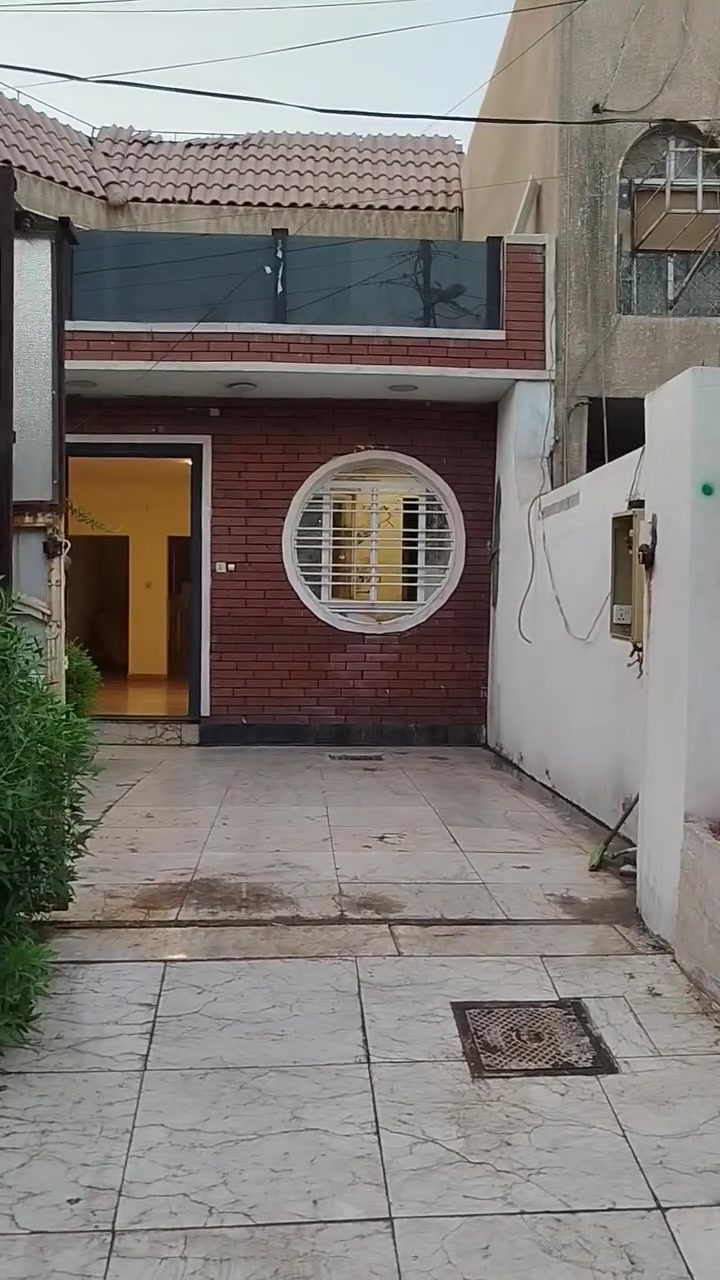 السلام عليكم 
دار للأيجار مساحه ١٦٠متر
طابقين يحتوي
غرفتين/صاله/مطبخ/صحيات/كراج/حديقه 
المكان جمعيه خير الله 
السعر ٨٠٠ 
بيت نضيف ومرتب
للاتصال واتساب ***********
