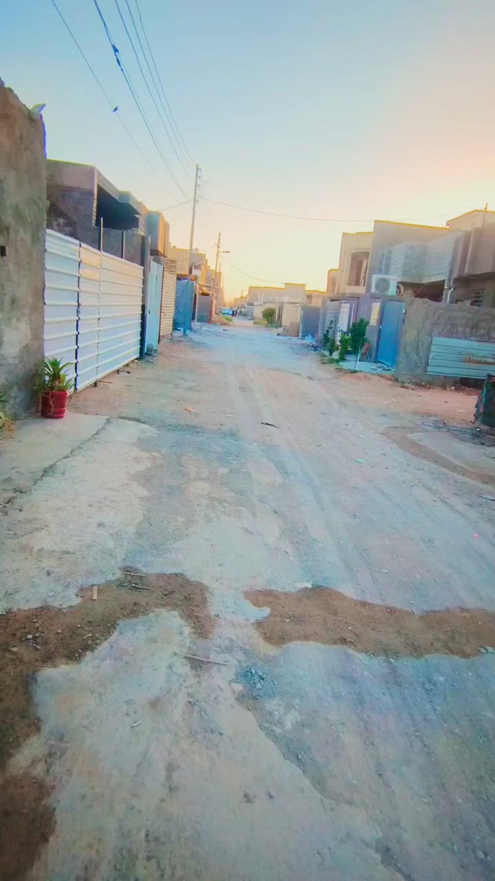 السلام عليكم 
دار للبيع المحمودية حي المهندس مقابل حي الكرار الطابو
الطابق الارضي 
طرمة +صحيات خارجية 
استقبال مطبخ 
صالة++غرف نوم عدد2 
منوارعدد2 صحيات داخلية
الطابق الثاني متكون من 
صالة 
غرف نوم عدد2
وصحيات 
وصحط عدد2
المساحة 150متر 7×21ونص 
زراعي سند ٢٥  بكاع مصعب 
‏‪***********‬‏
***********

