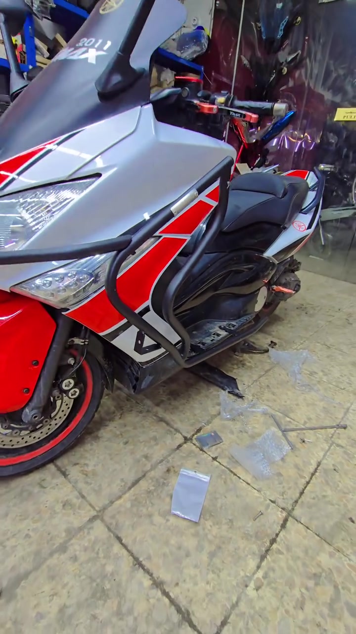 😍😍😍 درع #التيماكسYamaha_TMAX صار يم #ابوليثpcx الوحيد بالوطن العربي ماعتقد احد مسوي لو غلطان
اخوكم ابوليث pcx🌷
#صنعت_درع_تايلندي_اصلي🇹🇭
#Yamaha_TMAXدرع_فورزا_سلفرونك
#تصنيع_خاص_بمجمعpcx😉😍
الان متوفر بغداد حي اور ال600 شارع عمار كاسوفي
للاستفسار ***********
اوقات الدوام كل ايام الاسبوع عدى الجمعه #عطلتنا
🕑من الساعه 10ص الى ال8م
