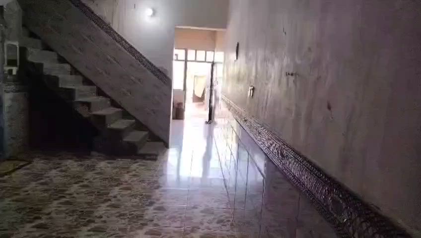 للبيع بيت بحي المختار عقد مساحه 130متر شارع 10متر ثالث بيت عن شارع 15
غرفه وصاله ومطبخ واستقبال وحمام البيت كامل 
السعر 28وبيه مجال 
***********واتس
***********واتس
