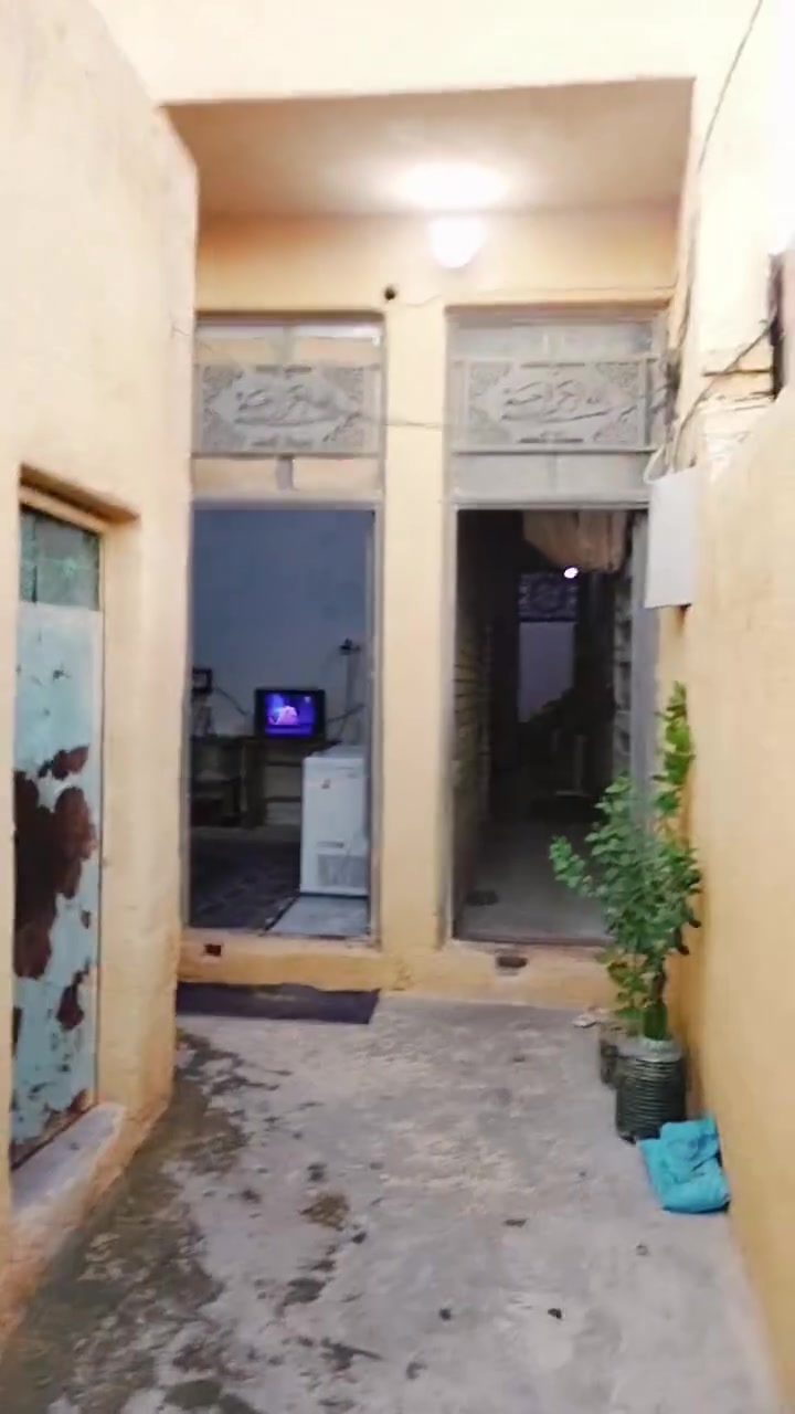 دار للبيع حي المنتظر شارع المدارس 
بناء حديث طابوق مساحة ميه متر خدمات متكاملة اسعر 45بيه مجال قليل للأستفسار أكثر ***********
