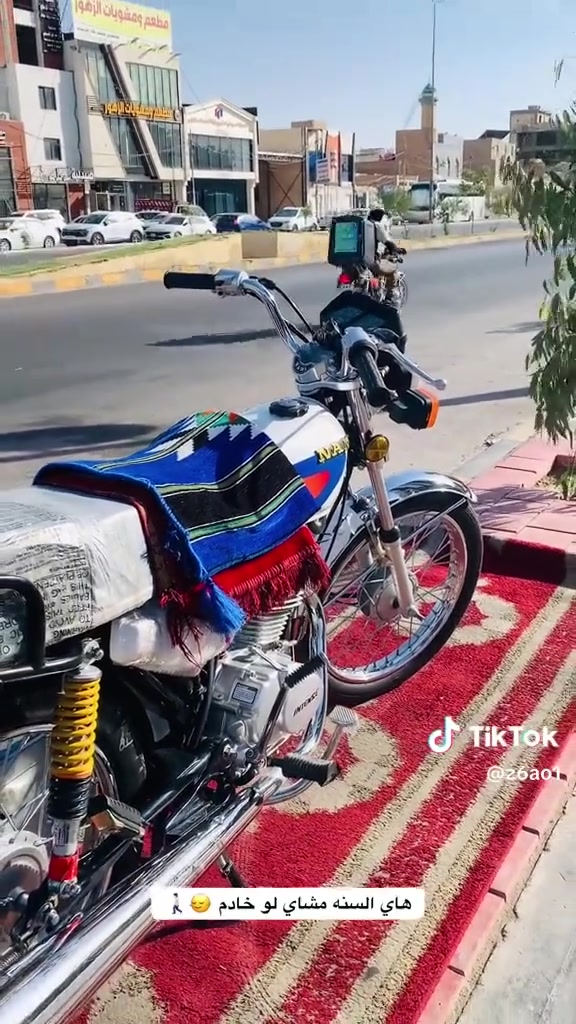 السلام عليكم ماطور موديل ٢٦ هيه بلاديه  بس غيرت بيهه هواي كله شلامجه المحرك انتنس بعده جديد لسه ما افيلس اريد اراوس حربي عادي اي شي بس كون نضيفه هاذا رقمي سكنر سكنر. 
،
،
***********
