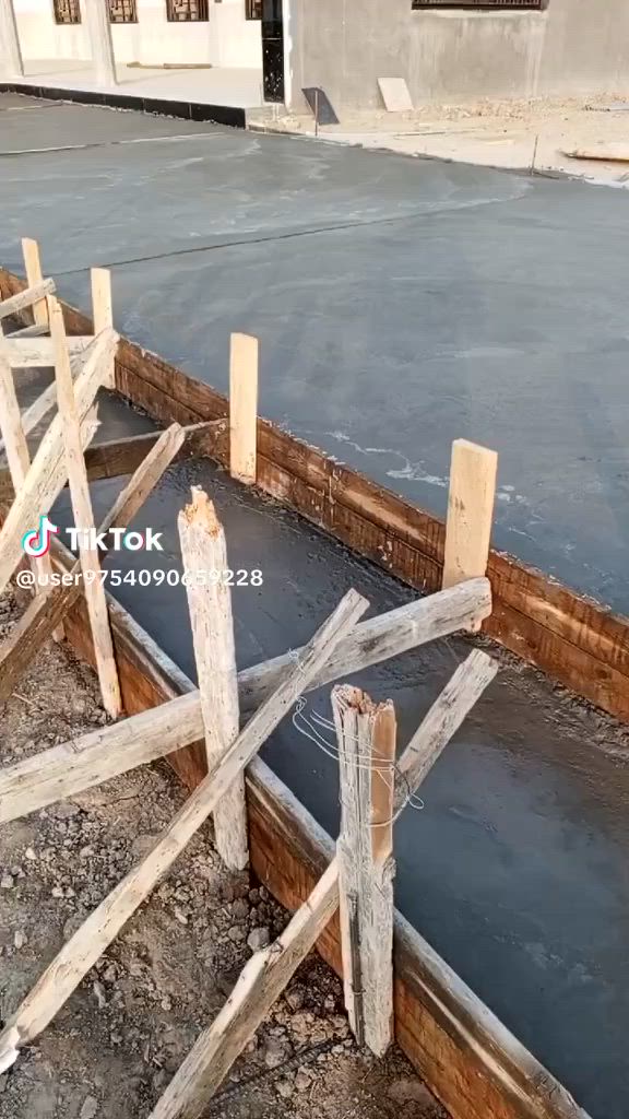يوجد كادر خباطه صب يدوي صب  
صبت نضافه داخل لبيت شده عشره دنك صحيات 
تصل وات ساب 
***********
