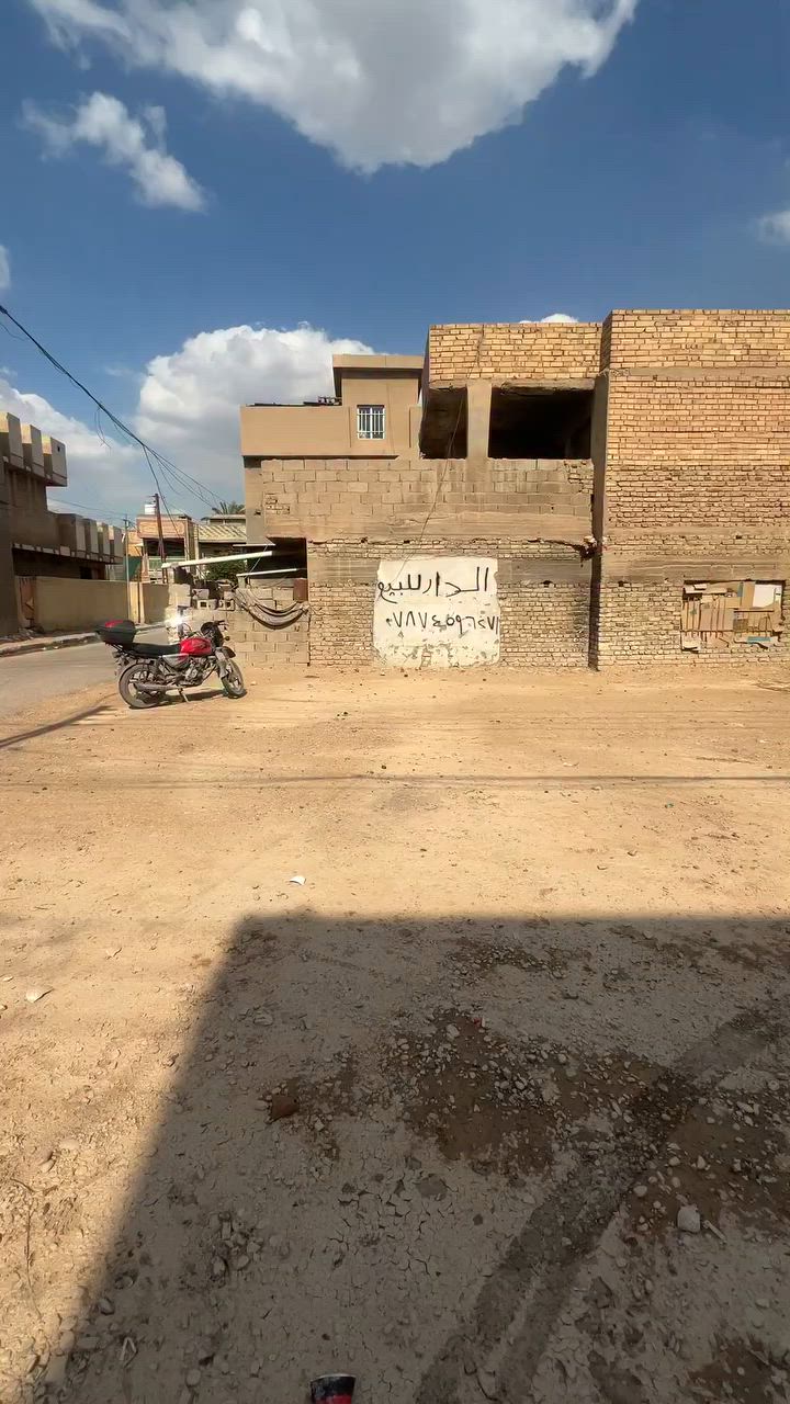 دار للبيع في جسر دياله مقابيل الجنسيه 

المساحه 114متر طابو صرف 
ستقبال +هول
3غرف نوم 
صحيات 
مطبخ 
للسفسار اكثر اتصال علا رقم 
***********
