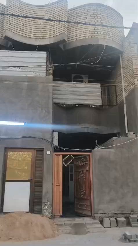 سلام عليكم منزل طابقين في، مدينه الصدر قطاع 71
يحتوي ع 6 غرف النوم و مطبخ كبير استقبال كبير يحتوي ع حمامين 2 وصاله كبيره يحتوي ع شارع تبليط جديد وبسعر مناسب 
رقم الهاتف؛ ***********
