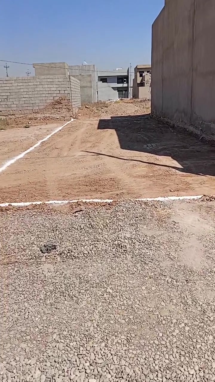 قطعه ارض للبيع 
مساحه 120متر واجهه 6متر 
عنوان حي بدر قبل ما توصل مدرسه الشهيد كاظم عباس على ايدك يمين 
خدمات كهرباء وماي موجود يبعد عن تبليط 20متر 
تفاصيل ***********
