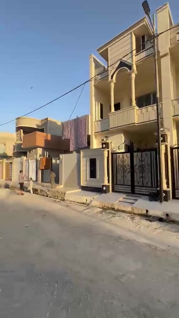دار للبيع طابقين موصل حي الانتصار شارع 60 مقابيل المستوصف مساحه 125 متر يتكون الدار من 4 غرفه نوم وهول واستقبال ومطبخ وصحيات ومشتملات سند طابو الزهور شرط التحويل ملك صرف للاستفسار الاتصال على الارقام التاليه *********** ✅✅
*********** واتساب  ✅✅
