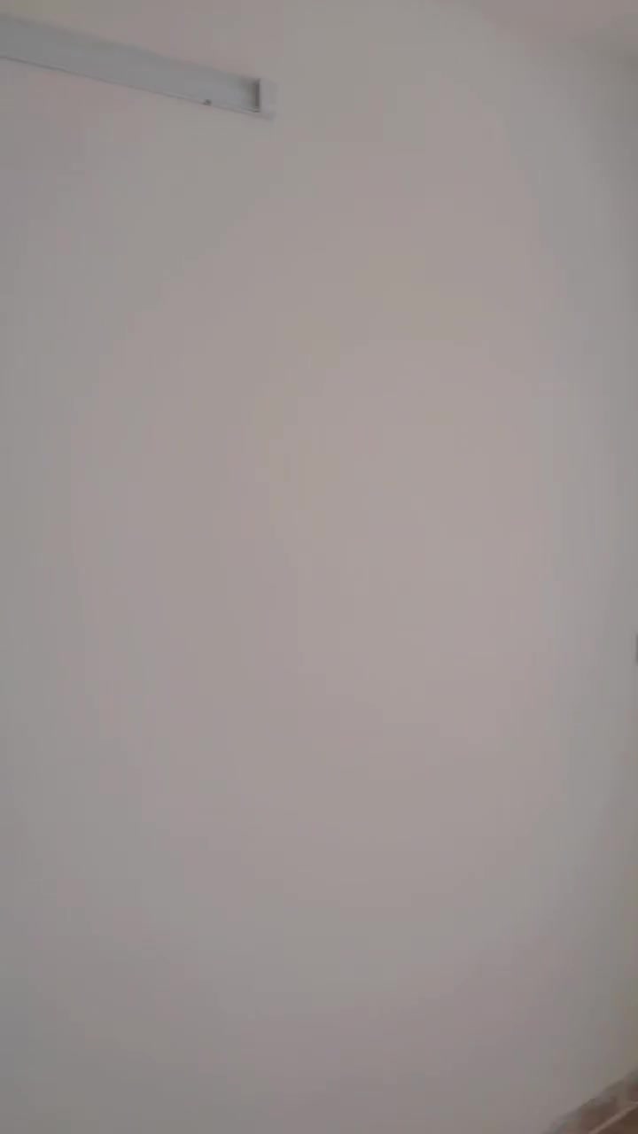 السلام عليكم ورحمة الله وبركاته.
دار للبيع للبيع فقط 🫡 مساحته ١٥٠ م  ركن في المربع الذهبي بقرب الشارع العام. ويحتوي الدار ع غرفتين نوم واسعه المساحه  ومطبخ واستقبال  وحولي الدرج والخدمات. طابق واحد فقط ويحتوي ع صطح واسع جدا   مرمم وجاهز للسكن   الدار في قضاء المحموديه  في حي بدر بقرب الحولي. ودار العافية مقدما ع الي ياخذه . الاستفسار ع الأرقام التالية ***********......***********
