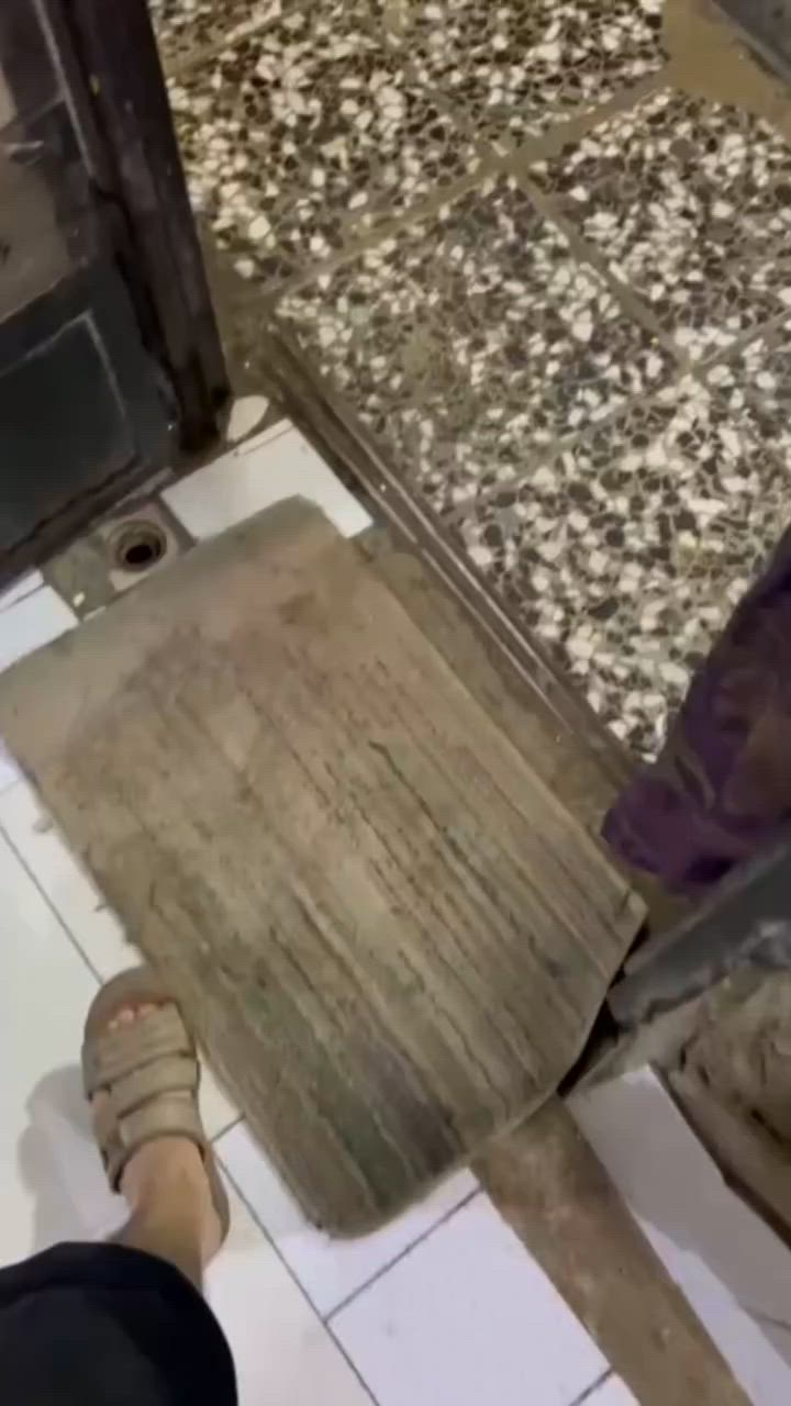 بيت 🏠 زراعي المساحه(50م) سند(25) 
           يتكون البيت من (ثلاثة طوابق) 
موقع البيت/ ابودشير زراعي السيد  قرب مدرسة 🏫 حفصه والمدارس الصينيه الجديده وقرب مركز التحدي 
للاستفسار   رقم 📱 هاتف 📞  ***********
