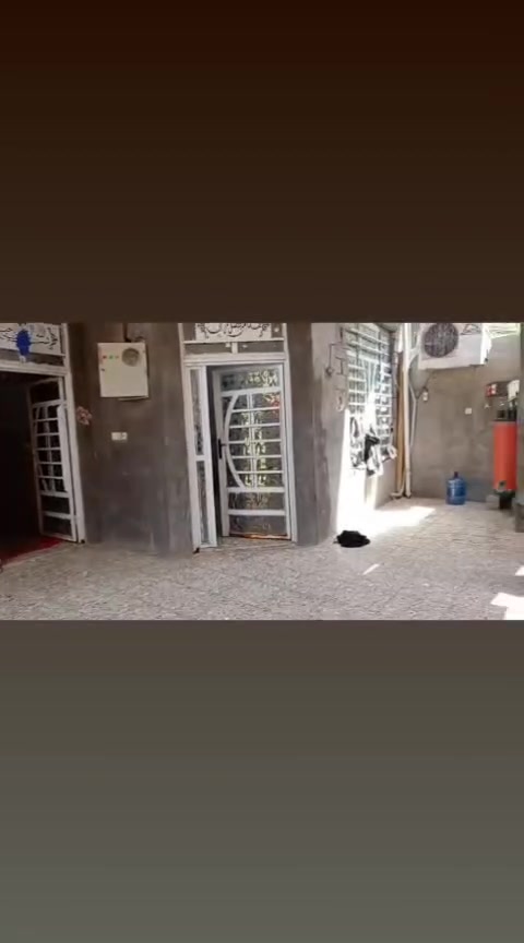 يوجد دار طابقين  هاذا تصوير الدار ابي غرق حي البتول
خلف بيت المختار مراجعه ***********
