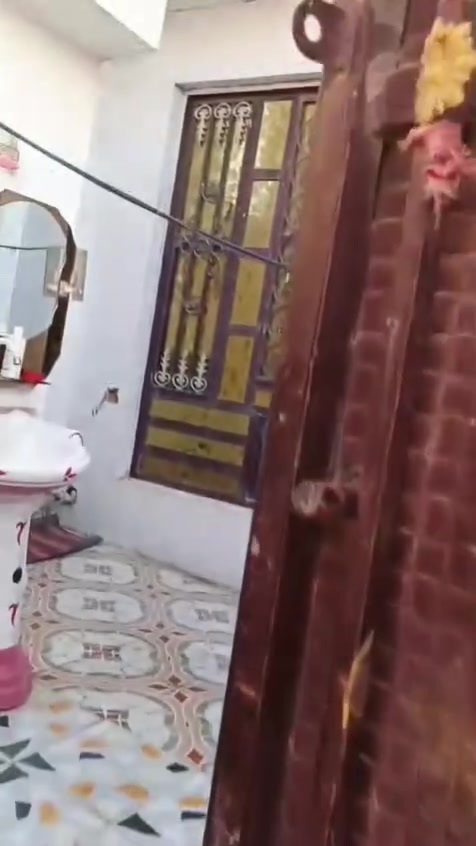 اسلام عليكم بيت ميت مترشارع اطليبات ابضهرالشارع العام مقبيل البانزين خانه المحبه وسلام ***********
