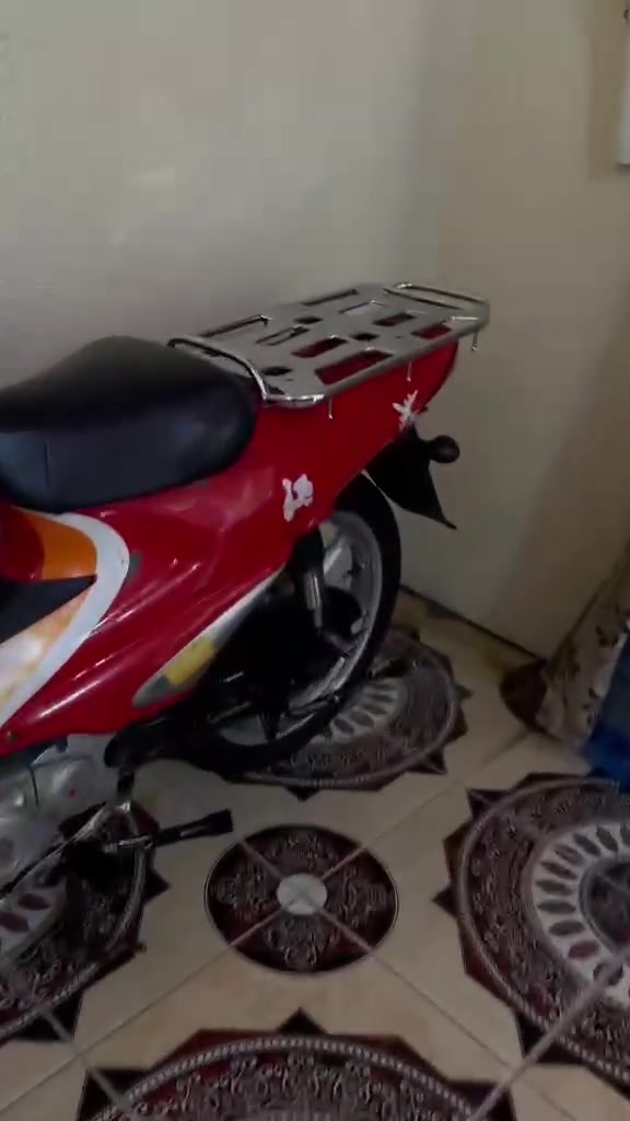 سلام عليكم موطور سرفيس للبيع موديل 16 نضيف بصمه أسعر خاص ***********
