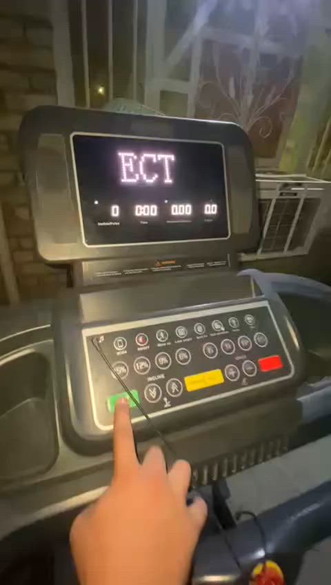 جهاز جري نضيف حجمه ضخم مال قعات يتحمل وزان مفتوح نضام المطورAc دبل مطور يجي نضام جبلي ارفع ونزول شاشه حجم جبير مروحه تبريد 
جهاز كامل وغني عن تعريف سعره 400وبي مجال 
عنوان بغداد جسر ديالى قديم توصيل موجود 
رقم واتساب فقط  ***********او خاص
