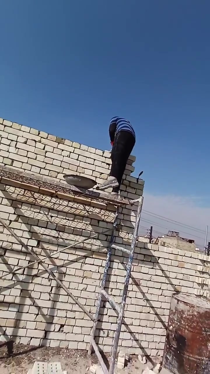 محتاج خلفه بناء الاسم حسين الابراهيمي 
وتوفيق من الله 
***********
