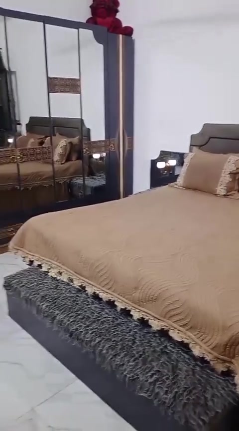 السلام عليكم عندي غرفه  نوم تركيه لبيع نضيفه مابيها ضرر مكانها ابو دشير متواجد واتساب ***********
