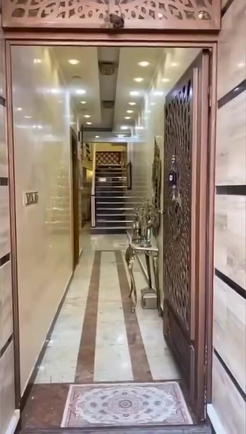 السلام عليكم البيت البيع المساحه 150 واقع حال 157 الواجهه 6 النزال 25 المكان الكراده 42 المتر 37 للاستفسار على هذا الرقم واتساب ***********
