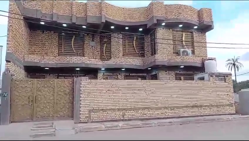 دار للبيع طابقين بناء حديث مساحة 200 متر طابو زراعي سند 25 العنوان طريق كربلاء طويريج قرب معهد الفني مجمع يا حسين السكني                                               كافة الخدمات ماء كهرباء مجاري تبليط مدارس ***********
