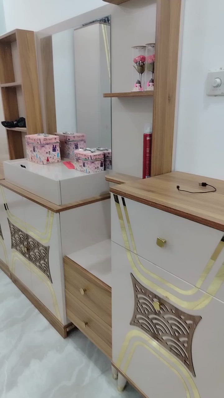 غرفه تركي للبيع السعر مليون وبيه مجال الاتصال على الرقم ***********
