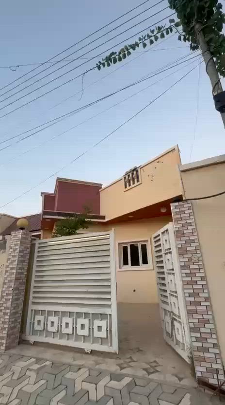سلام عليكم بيت للايجار في مجمع الرحاب 
يتكون من غرفتين نوم وصاله ومطبخ واستقبال وكراج وحديقة كما موضح في الفديو بدل الايجار 450 
للاستفسار الاتصال على الارقام التاليه 
***********+وأتس اب 
***********
