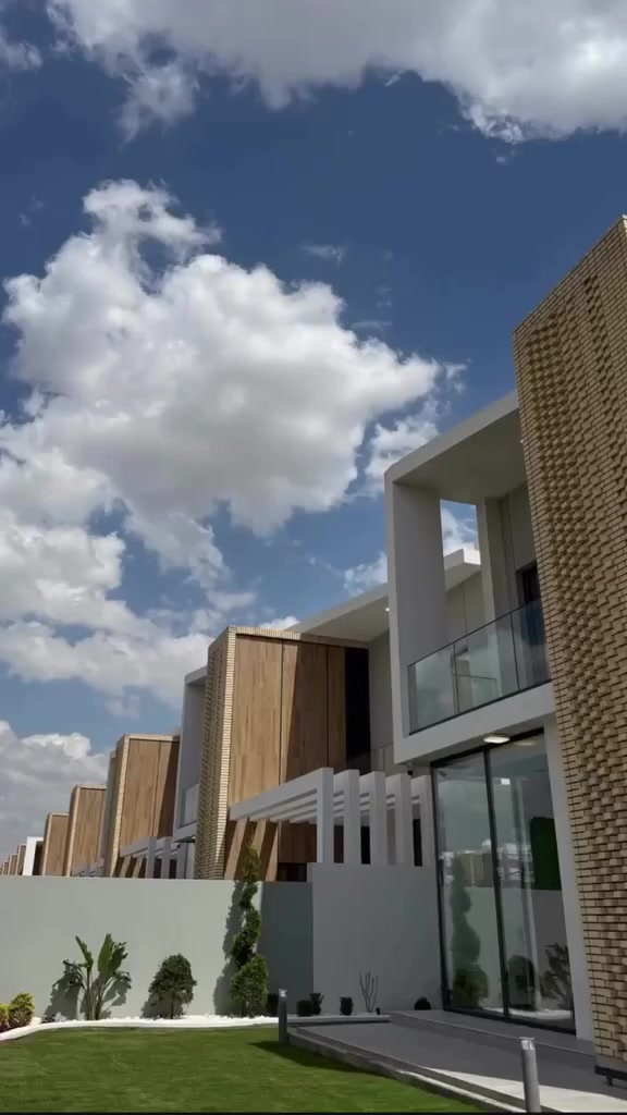 � مجمع الوتر فرونت | أسلوب حياة يجمع بين الفخامة والطبيعة

امتلك فيلتك في أحد أرقى المجمعات السكنية في بغداد، واستمتع بإطلالات نهرية ساحرة وإطلالات خلابة على الحدائق، ضمن بيئة سكنية متكاملة توفر لك الراحة، الخصوصية، وجودة الحياة.

✨ المساحات المتوفرة (استلام فوري):
▪️ 250 م² – تصميم عصري أنيق.
▪️ 300 م² – مساحة مثالية للعائلة.
▪️ 400 م² – فيلا فاخرة بإطلالة مميزة.

🌟 مميزات المشروع:
✔️ إطلالات نهرية وإطلالات على الحدائق.
✔️ مجمع سكني متكامل الخدمات والمرافق.
✔️ تشطيبات عالية الجودة.
✔️ أمن وحراسة على مدار الساعة.
✔️ استلام فوري.

💳 خطة سداد مرنة:
✅ دفعات ميسرة.
✅ تقسيط حتى 5 سنوات بدون فوائد.

📞 للحجز والاستفسار:
***********

✨ عدد الوحدات محدود، احجز فيلتك الآن وابدأ حياةً تليق بك
