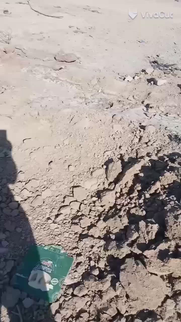 سلام عليكم بيت هيكل للبيع بحي الفلاح خلف بيت ثجيل الزبون المساحه 200متر وياه ألف وربع ابلوك رقم راعيه ***********
