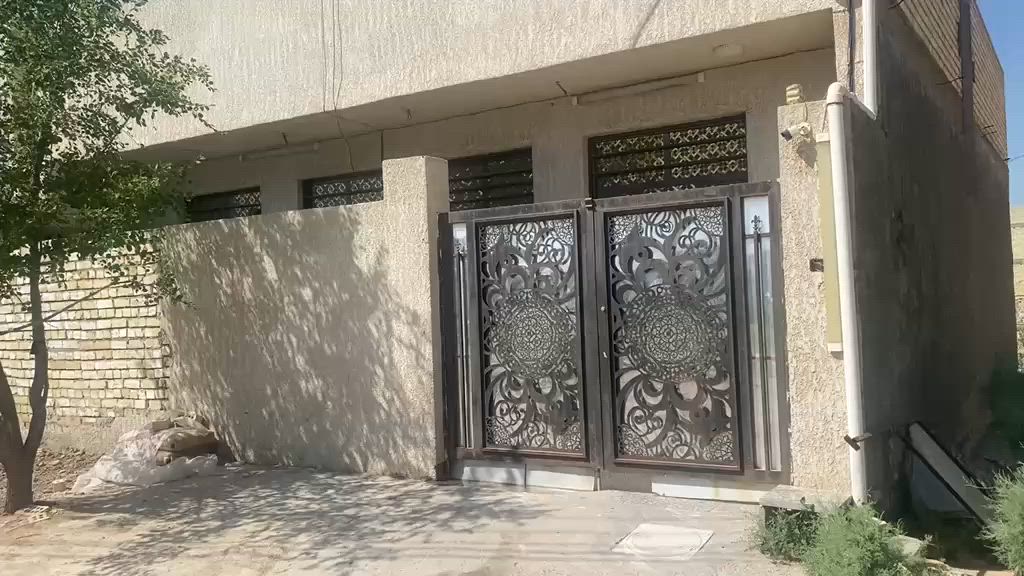للبيع بيت بالصابيات الضباط 12الف ظباط 125متر مربع بطن الركن 10متر عن شارع عشرين وجه 10في 12 ونص
موقع جيد بناء جديد 2021 طابق واحد رفت غرفتين نوم وصاله ومطبخ وحمام داخلي وخارجي مناور عدد 2وطرمه متر ونص بيت جاهز ونضيف الاستفسار ***********
للبيع بيت بالصابيات الضباط 12الف ظباط 125متر مربع بطن الركن 10متر عن شارع عشرين وجه 10في 12 ونص
