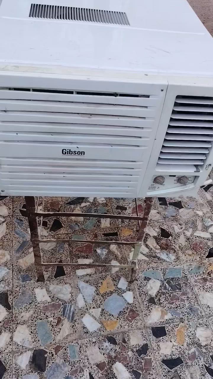سلام عليكم عندي مكيف طنين للبيع 
نضيف لا طاب تصليح موسم واحد فقط مستعمل غاز نضيف
شركة جيبسون
السعر: 300 وبي مجال للشراي فقط
موشراي لاتعبني ولاتعبك
مكان نجف حي ميسان 
الخاص موجود
رقم هاتف:***********
