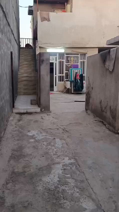 العنوان العريفيه مقابل مدرسة كعب بن زهير بيت عقد ٢٥ للبيع مساحه 350 خلفي طابقين كل طابق وحده مؤجر الرضي ٣٥٠ ول طابق الأول ٣٠٠ ايجاره المجموع ٦٥٠ البيت عل شارع العام 
للاستفسار***********
