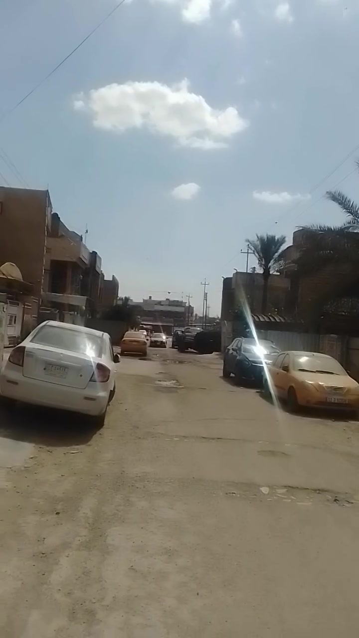 دار للبيع في حي أور طابقين نضيف الاول كراج استقبال هول خدمات مدخلين الطابق الثاني غرفتين نوم مساحة ٧٢واجه 5اله ربع نزال 16الطابق قرب جامع الفردوس قبل السوق فرع صيدليه تفاحه الحياة ***********

