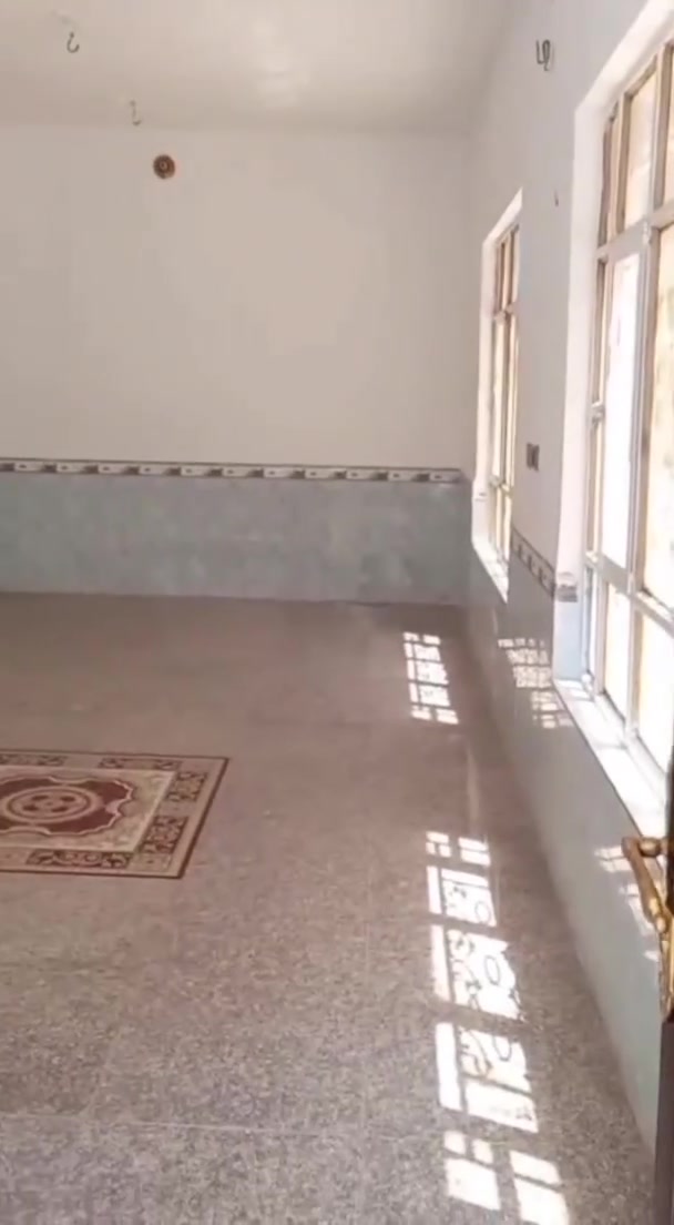 السلام عليكم دار للبيع طابقين في محافظه كربلاء المقدسة على طريق زوار الإمام الحسين عليه السلام طريق طويريج قريب على جامعة كربلاء فريحه نزلت سيد اسماعيل خامس فرع مساحته ١٧٠ متر الواجه 13 متر ونزال 13 متر مضيف8ونص 4ونص معزول مع صحيات مطبخ صاله كبيره 6ونص 4 غرفة النوم عدد 4 ثنين جوه وثنين طابق الثاني وصاله وصحيات عدد 2 للاستفسار اتصال على هذا الرقم***********
