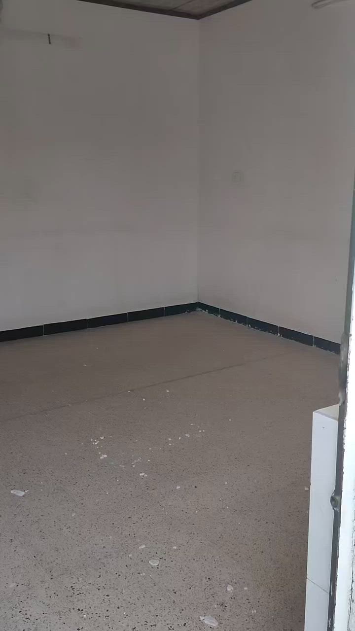 شقة للأيجار الحدباءالاولى 
قريبه على سايدين المظخة
استقبال هول غرفتين نوم صحيات 
سطح عالي وناصي

للمعلومات
***********
***********
