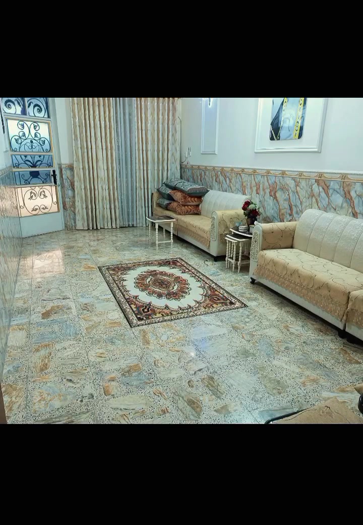 السلام عليكم دار للبيع طابقين ملك صرف طابو في بغداد البلديات حي الظباط المساحه 150(6/ 25)  بناء حديث صب الرفت 60  عالي عن الشارع يحتوي على كراج  كبير ومدخل على الاستقبال ومدخل على المطبخ الطابق الأول صاله كبيره وصحيات عدد 2 غرفة النوم واحده منور عدد 2  والطابق الثاني صاله غرفة النوم عدد ٢ كل غرفة نظام السويت وبيتونه كبيره والسطح كامل ملبوخ ومطبك عازل الحراره فلين وشتايكر للاستفسار اتصل على الرقم
***********
