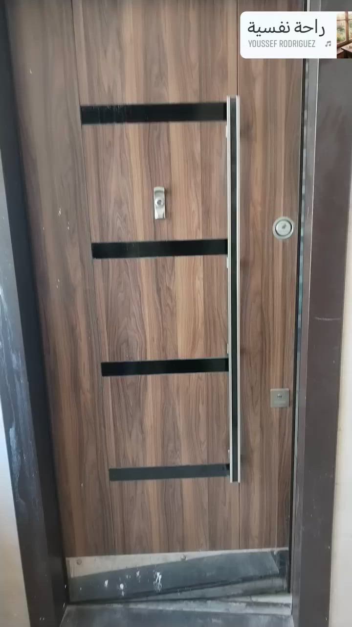 شقه نظيفه طابق اول ٢ نوم استقبال مفتوح ع المطبخ  والخدمات معلومه اكثر الاتصال ع الارقام ***********
***********
