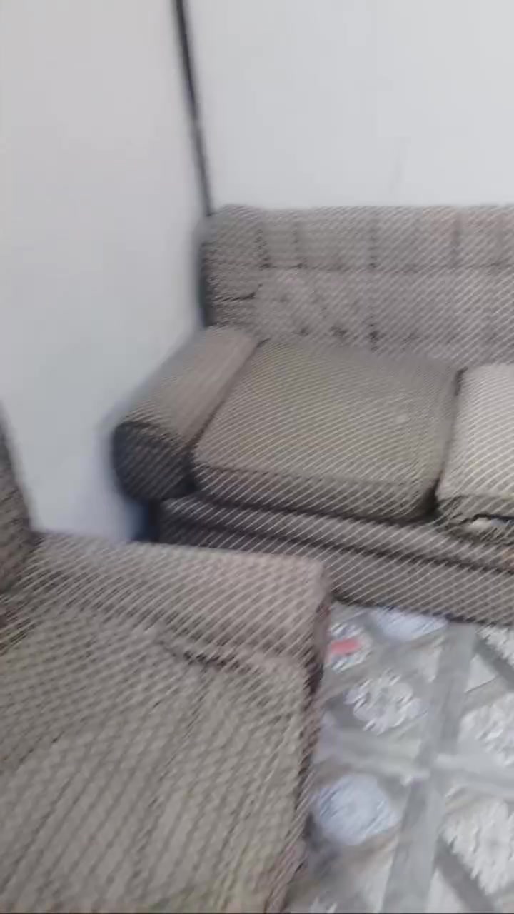 السلام عليكم اهلي وناسي تخم خشبة درجة اولى القديم الثقيل تجي بنفسك تشوفة اذا الخشب مو توب مرجوع سعرة 200 وبي مجال هذة رقمي *********** واتساب فقط
