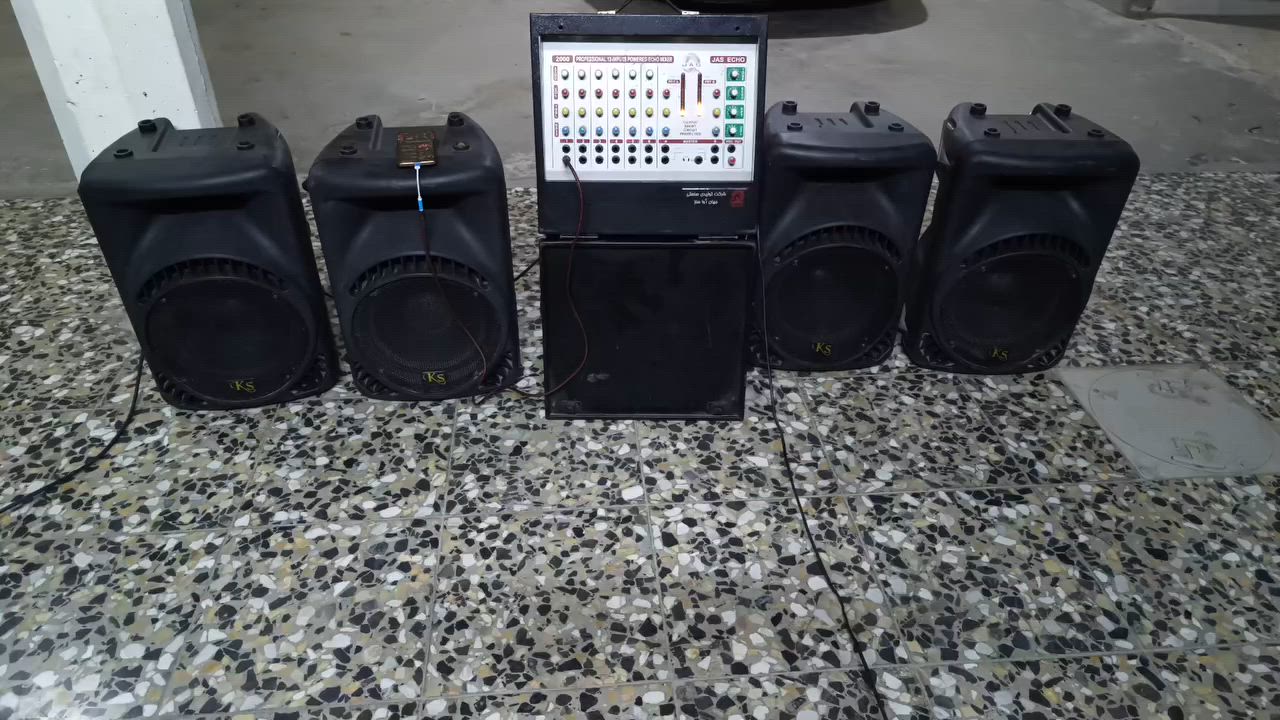 السلام عليكم مكسر ايراني بحالة جيده + 4 سماعات السعر 550 وبيهن مجال بسيط العنوان بغداد شهداء السيدية ***********
