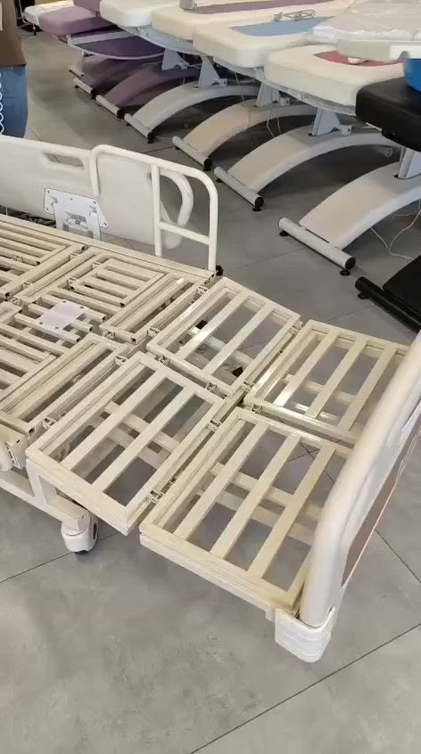 السلام عليكم عندي للبيع سرير كهربائي طبي ٧ حركات جديد بالكارتون غير مستعمل مع الدوشك الخاص به عنوان ديالى مركز بعقوبة 
للتواصل ***********
