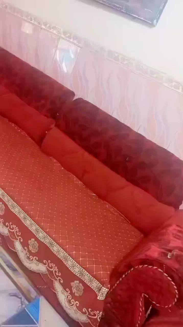 السلام عليكم قنفات للبيع الحمر 8 قطع  والبنفسجيات 5 قطع ***********
