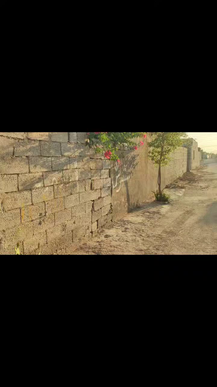 دار سكن للبيع كافه الخدمات موجوده ماء كهرباء وسحب 
مدارس المساحه ٣٢٠ متر قريه الامام السجاد 
سعر مناسب ٣٥ 
للاستفسار ***********
