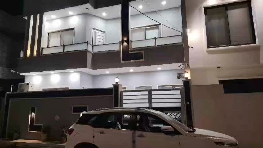 بيت طابقين للبيع زيرو شهرين ساكنين
6 غرف بي 
البيت كلو دكتات 
سويت بالغرف 
جبس بورد 
المساحة 10في 15 ///150متر 
حي الملايين الاولى فرع الشيخ 
السعر اتصل على
***********

***********
