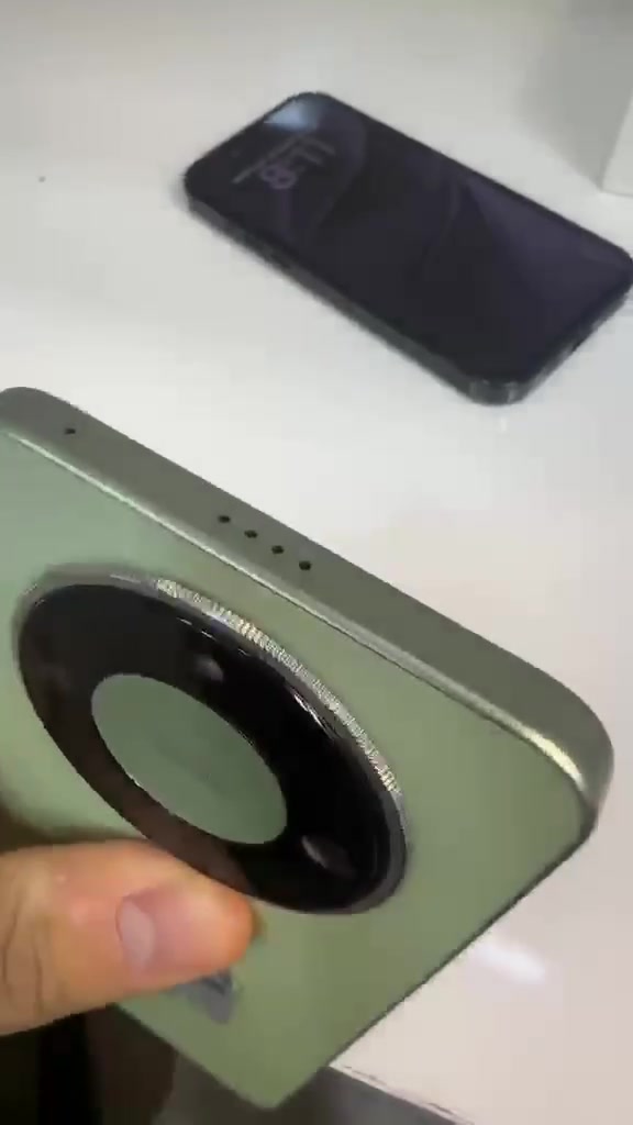السلام عليكم هونر x9 d  استخدام قليل ذاكره 256  الداخليه 12   للبيع سعر البيع 400مابي مجال مكاني بغداد بس شاحنته ضايعه والكارتون موجود الشراي يتصل ***********
