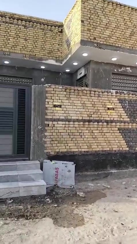بيت زراعي للبيع 150 متر 
العنوان الصخيين شارع الصدرين قرب الحولي مقابيل شارع الشهيد حسن نصرالله البيت مرتب ونازك وبعده بالجيس 🤭
🏠 يتكون البيت من 
♻ غرفتين نوم اكبار 
♻ صاله و ديوانيه 
♻ مطبخ حار و بارد 
♻ صحيات داخليه وخارجيه 
♻ مناور ثنين وبيتونه وستاره 
⚜ السعر 84 قابل للتفاوض
***********

