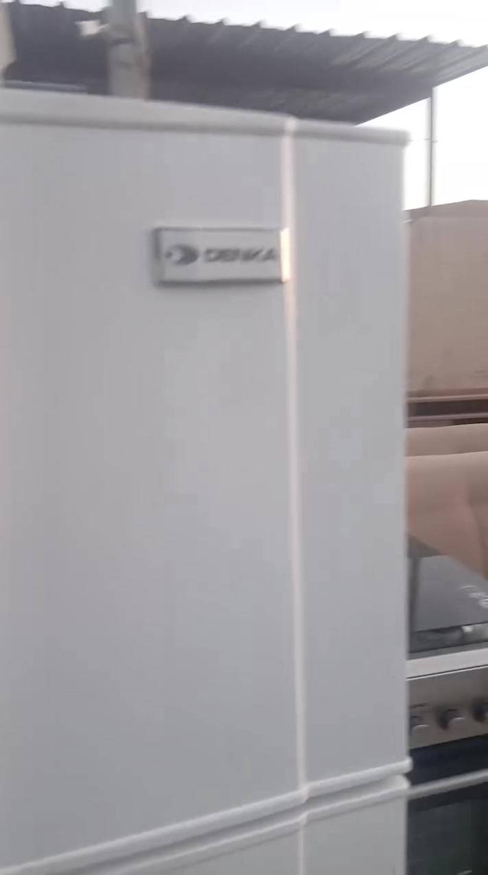 السلام عليكم ثلاجه للبيع اخو الجديد العنوان رابرين ***********واتساب
